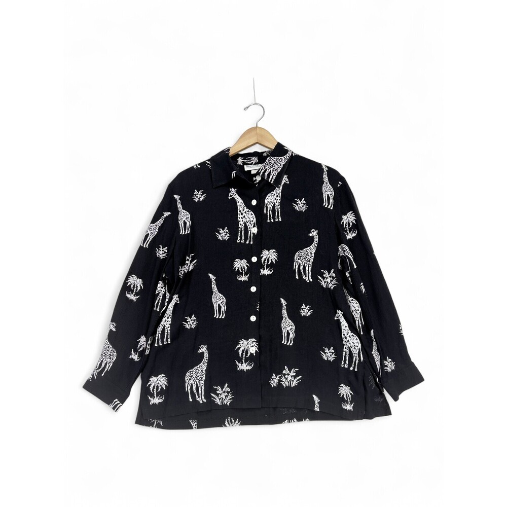Draper's & Damon's Black Giraffe Print Button-Down Blouse L‎